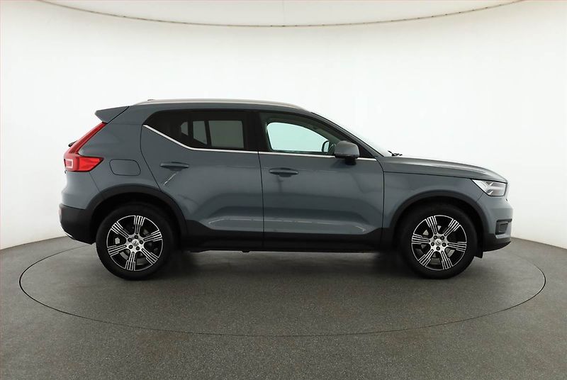 Volvo XC40 (2019) Inscription D3, Automat, Kůže - fotka 6 z 21