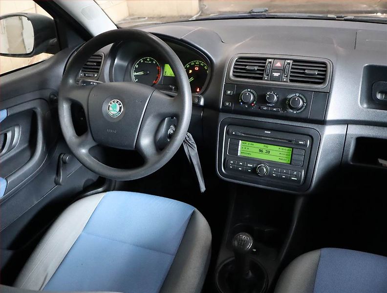 Škoda Fabia (2008) 1.4 16V, jezdí skvěle - fotka 7 z 13