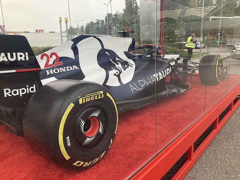 Monopost stáje AlphaTauri je do 24. října k vidění na čerpací stanici Orlen Devět křížů u dálnice D1.