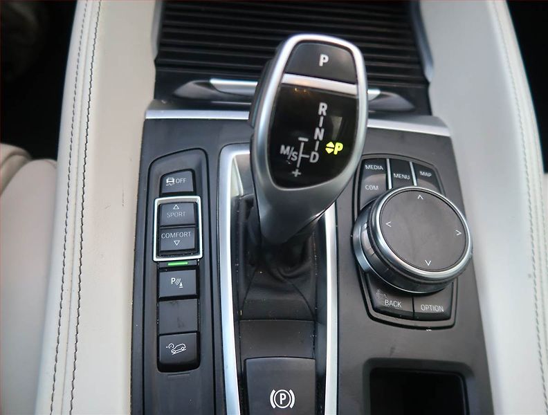 BMW X6 (2018) M Paket xDrive40d - fotka 13 z 25