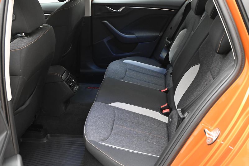 Škoda Kamiq 1,0 TSI 81kW Tažné Záruka až 5 - fotka 14 z 29