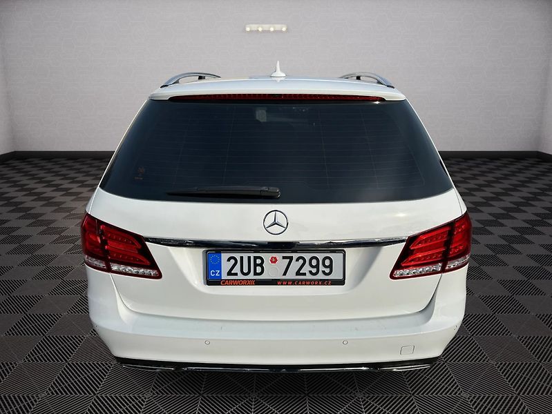 Mercedes-Benz Třídy E (2016) 220Cdi Avantgarde 9G-Tronic - fotka 6 z 25