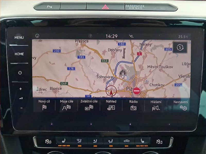 Volkswagen Passat (2018) 2.0 TDI, Automat, Serv.kniha - fotka 13 z 19