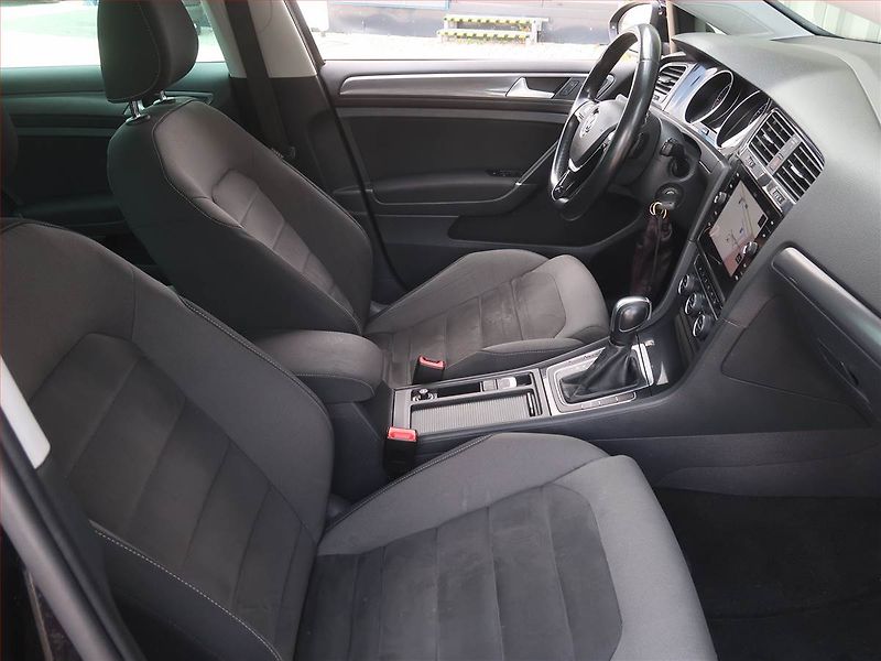 Volkswagen Golf (2019) 2.0 TDI, Automat, Serv.kniha - fotka 9 z 16