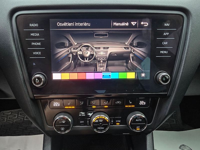 Škoda Octavia 2.0TSi 140kW DSG L&K 4x4 KŮŽE - fotka 19 z 38