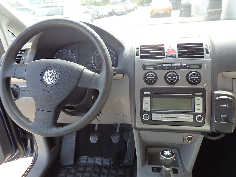 Volkswagen Touran 2,0i KLIMA ECOFUEL  - fotka 12 z 14