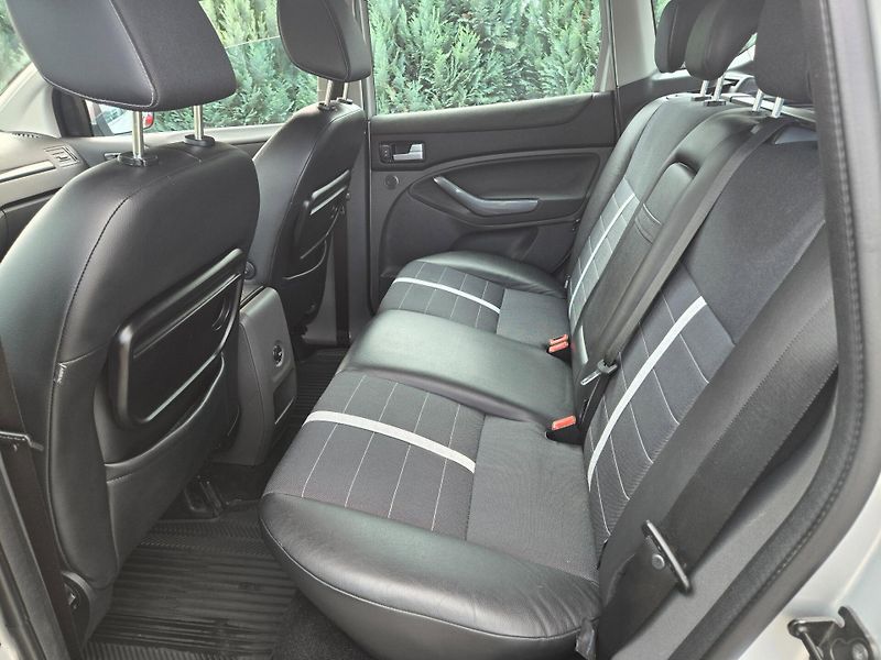 Ford Kuga (2009) Titanium 2,0 TDCi 100kw - 6st. - fotka 6 z 21