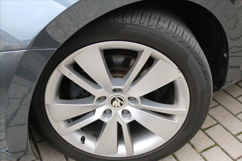 Škoda Superb 2,0 110Kw, ČR, Tažné - fotka 8 z 47