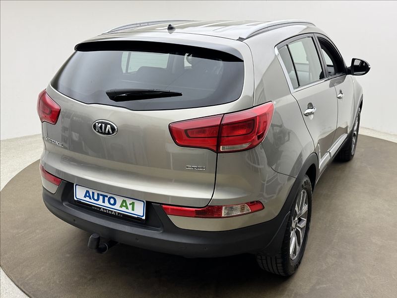 Kia Sportage 2,0 4X4 DPH VÝHŘEV TAŽNÉ ČR - fotka 4 z 33