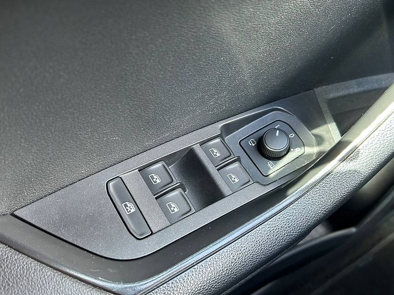 Škoda Karoq 2,0TSI 140kW Sportline 7DSG 4x - fotka 23 z 28