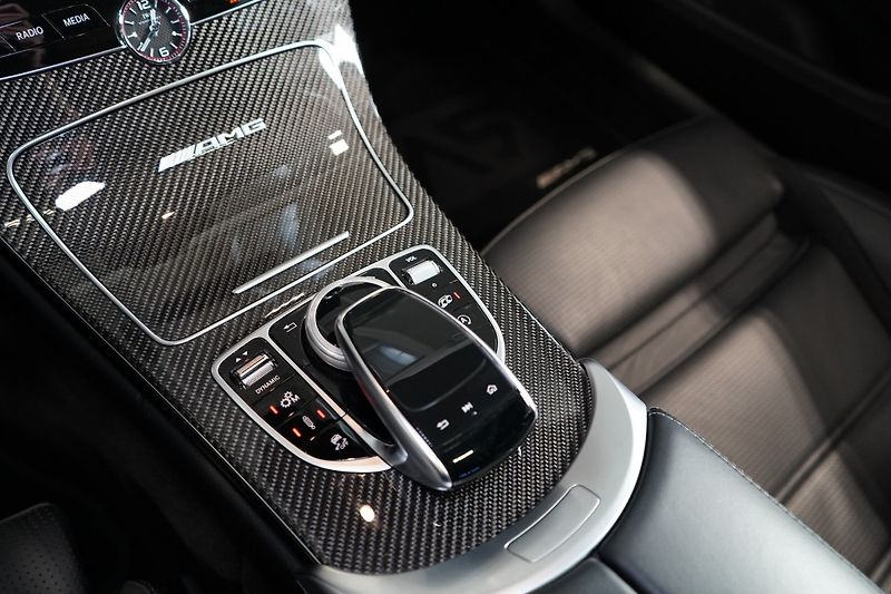 Mercedes-Benz Třídy C (2022) 63s*AMG*CERAMIC*HUD*CARBON*360 - fotka 29 z 44