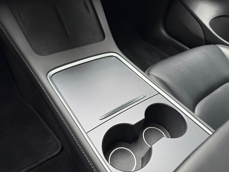 Tesla Model 3 REZERVACE - fotka 29 z 41
