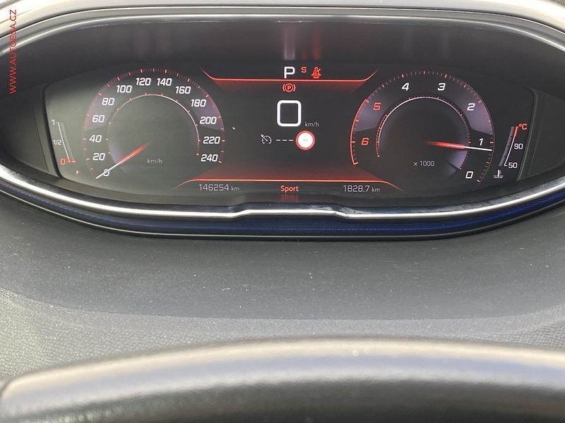 Peugeot 3008 (2021) 1.5 HDi, Style, AT, LED, navi - fotka 17 z 18