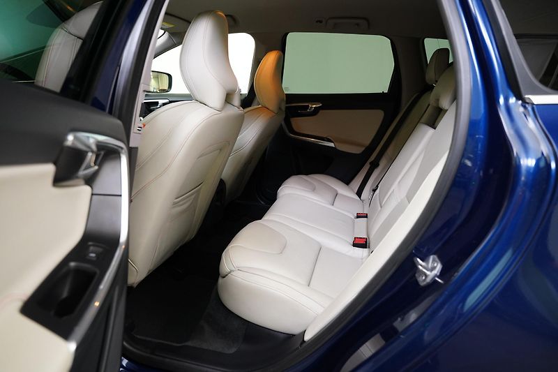 Volvo XC60 - fotka 23 z 25
