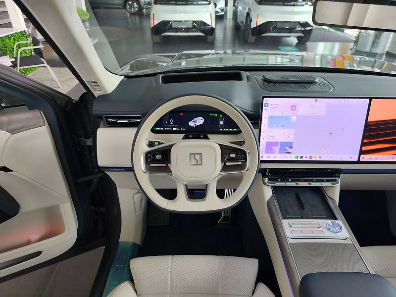 ZEEKR 9X Ultra 70kWh Hyper-SUV 4WD - fotka 11 z 32