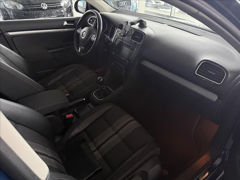 Volkswagen Golf 1,2   TSI 77kW,MATCH,SERVISKA - fotka 9 z 21