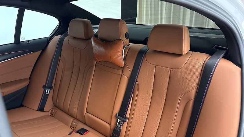 BMW Řada 5 540i AUT M-paket - fotka 16 z 32