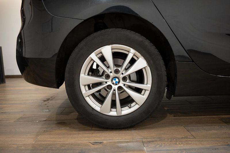 BMW Ostatní 216d Active Tourer - fotka 32 z 32