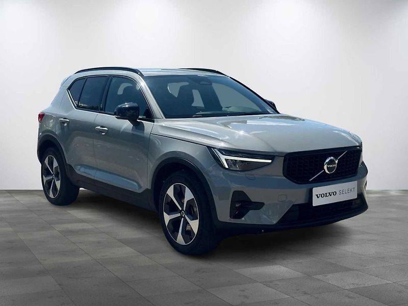 Volvo XC40 PLUS DARK B4 145kW, BLIS, ACC - fotka 2 z 16