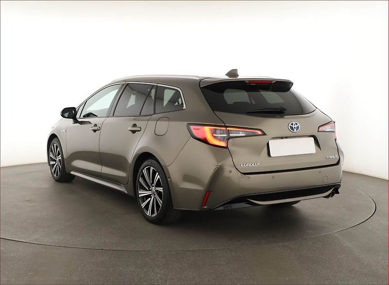 Toyota Corolla (2021) Style 2.0 Hybrid, Automat, ČR - fotka 4 z 16