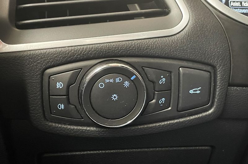 Ford S-MAX Titanium 132kW AT AWD, 7 MÍST - fotka 26 z 34
