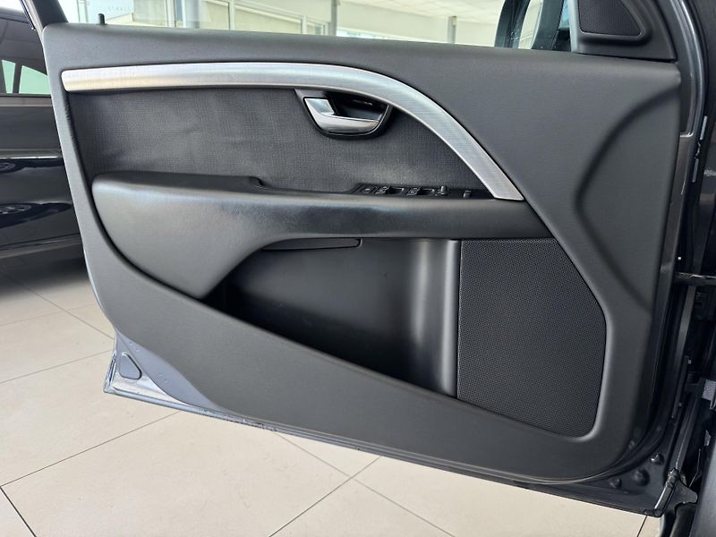 Volvo S80 D5 AUT*136kW*Nav*Tažné*TopStav - fotka 23 z 28