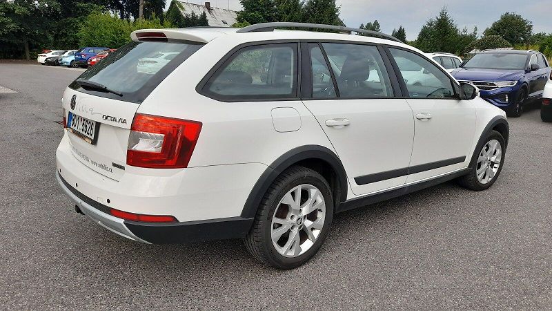 Škoda Octavia scout 4x4 DSG - fotka 5 z 44
