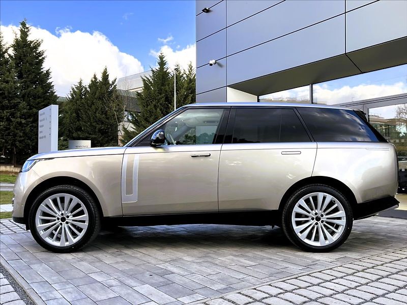 Land Rover Range Rover (2026) 4,4 P540 V8 AUTOBIOGRAPHY SWB* - fotka 2 z 38