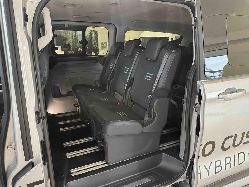 Ford Tourneo 2,5 Duratec Hybrid (PHEV)  Cus - fotka 9 z 17