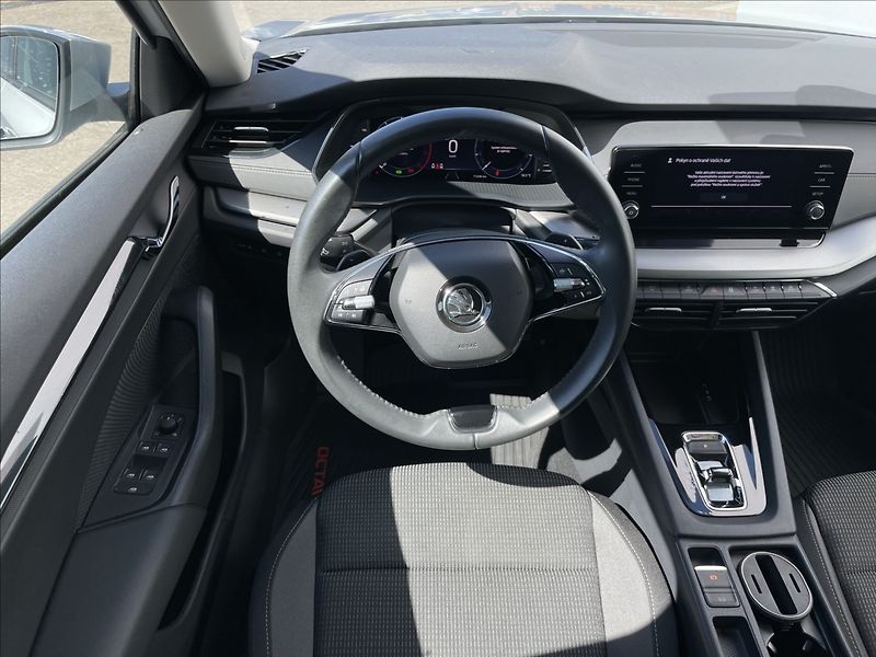 Škoda Octavia 2,0 TDI DSG Ambition Plus LED - fotka 6 z 19