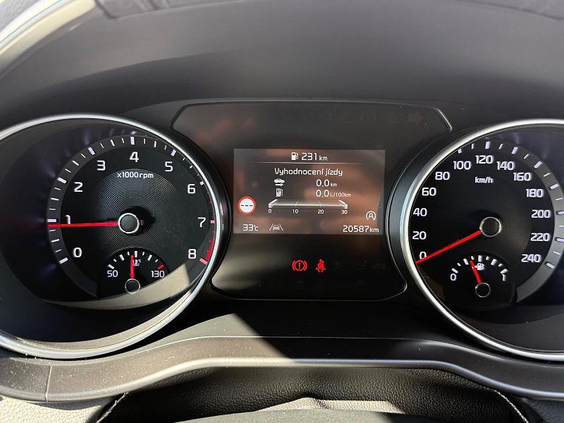 Kia Ceed 1,5 T-GDi Spin - fotka 16 z 27