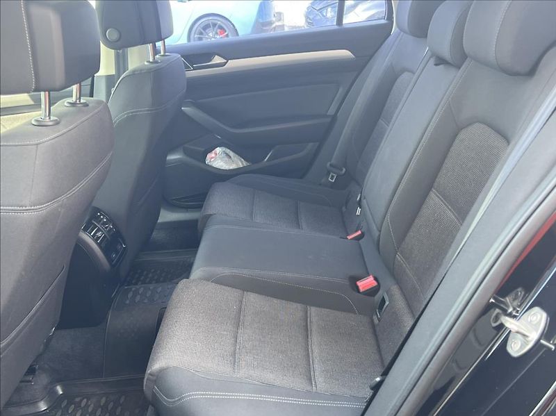 Volkswagen Passat 2,0 TDi MATRIX ComfortLine - fotka 13 z 28