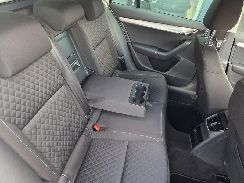 Škoda Octavia (2017) 1.6 TDI SERVISNÍ KNÍŽKA - fotka 7 z 8