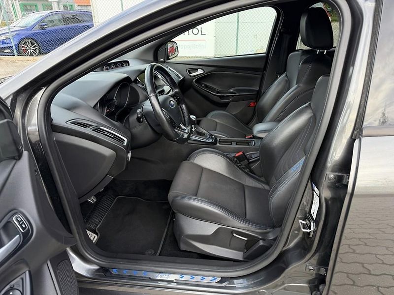Ford Focus RS 2.3i 257 kW 4x4 odp. DPH - fotka 6 z 23