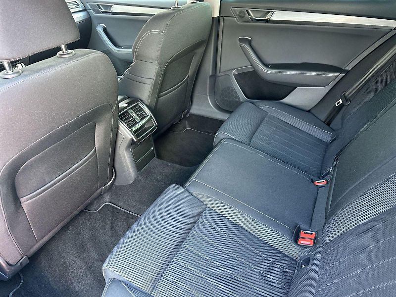 Škoda Superb (2023) 1.5 TSI DSG Style - fotka 9 z 30