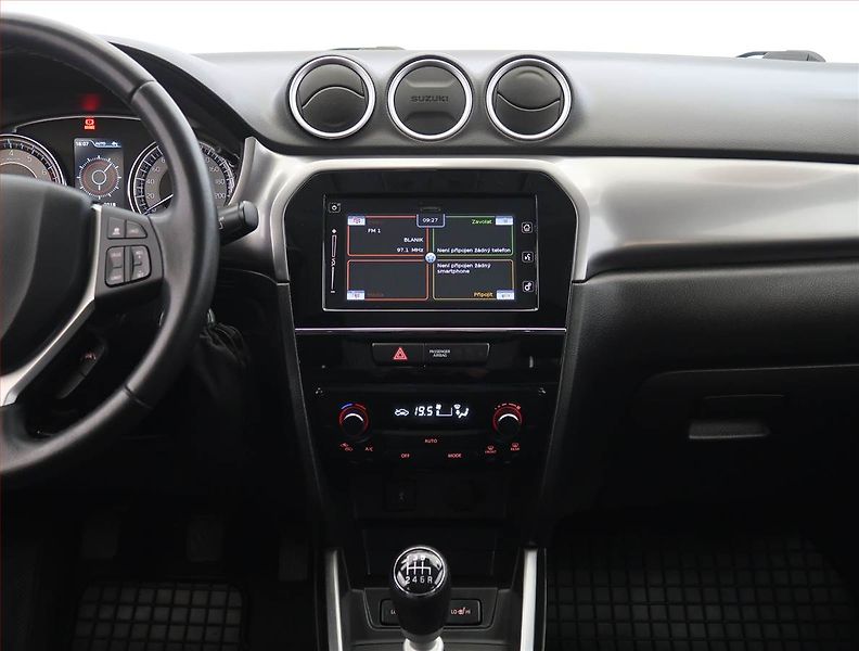 Suzuki Vitara (2019) Premium 1.4 BoosterJet, 4X4 - fotka 12 z 21