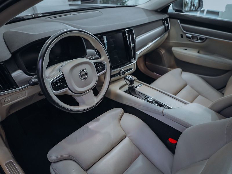 Volvo V90 D5 Momentum 173 kW AWD - fotka 10 z 30
