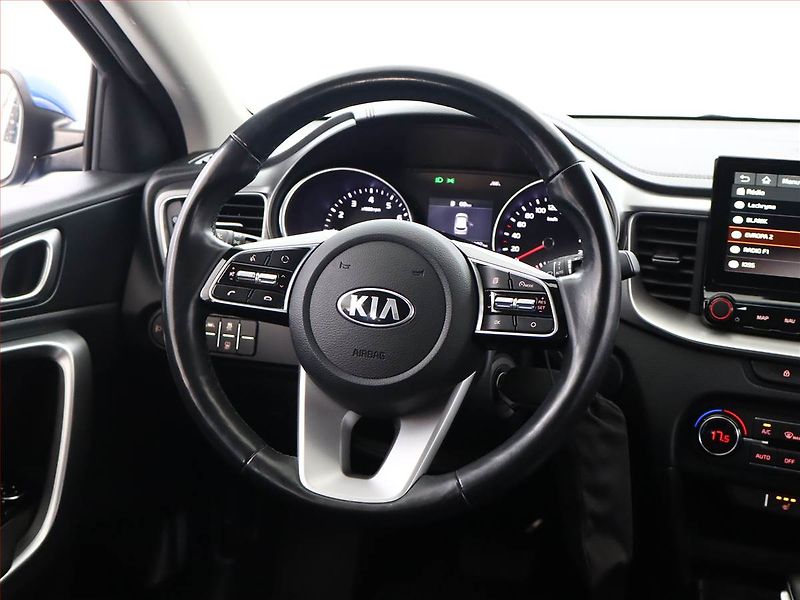 Kia Ceed (2020) 1.4 T-GDI, Automat, Serv.kniha - fotka 15 z 18