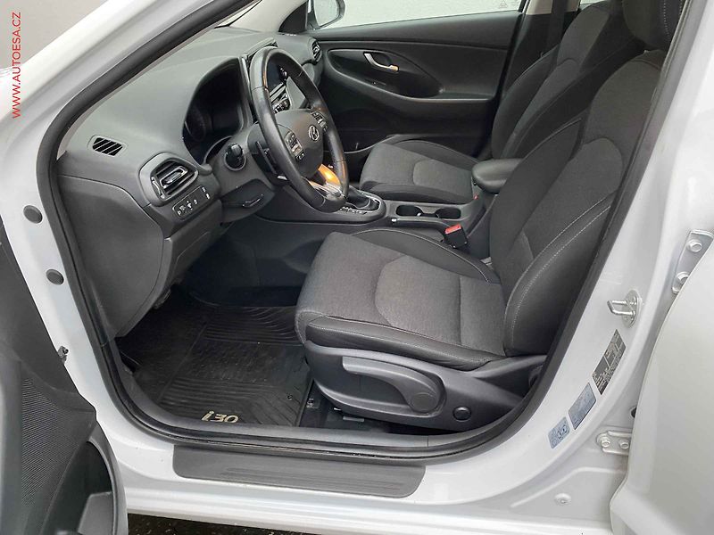 Hyundai i30 (2023) 1.5T-GDi, ČR, AT, LED, kamera - fotka 9 z 18