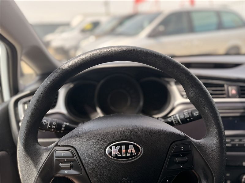 Kia Ceed 1,4 i +LPG 1.MAJITEL ČR DPH - fotka 10 z 22