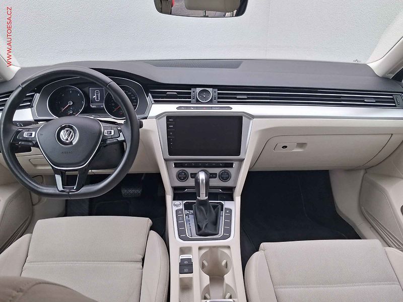 Volkswagen Passat (2019) 2.0 TDi, Comfortline, DSG - fotka 8 z 19