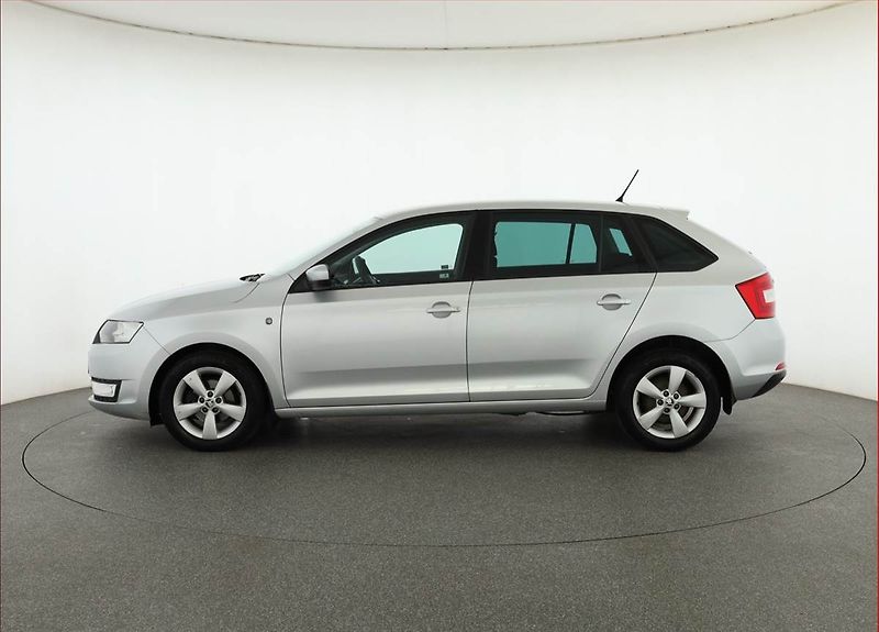 Škoda Rapid (2014) Spaceback 1.2 TSI, ČR,1.maj - fotka 3 z 16