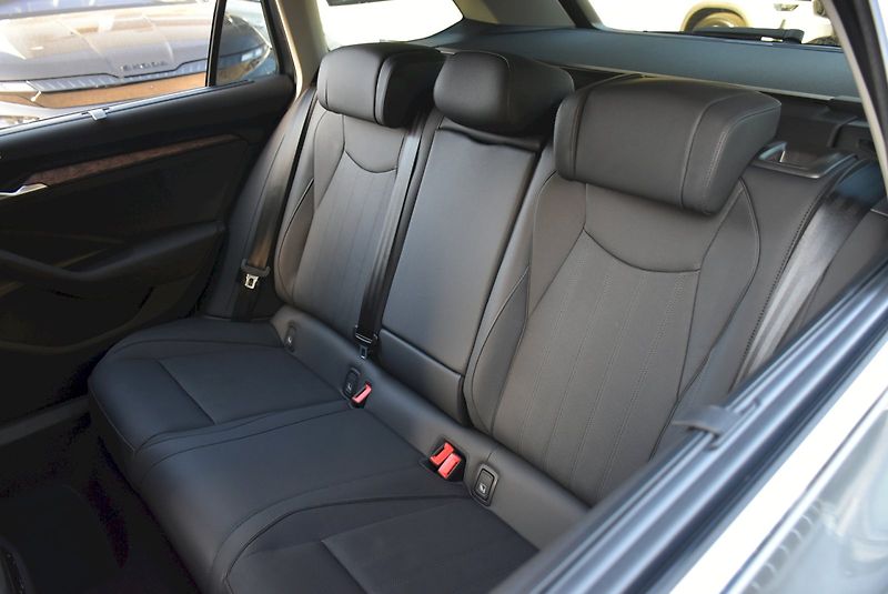 Škoda Superb (2026) Combi Laurin & Klement 2,0 TDI - fotka 38 z 45