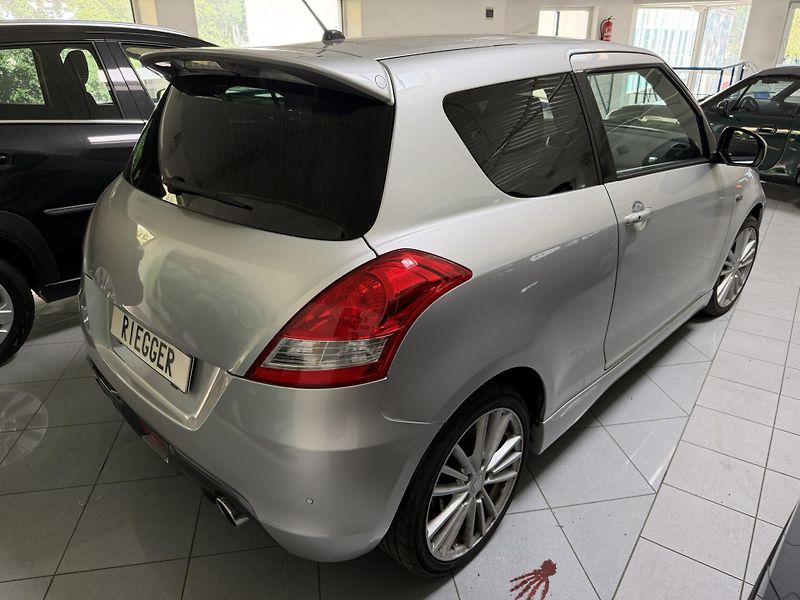 Suzuki Swift 1,6 Sport 100kW - fotka 8 z 27