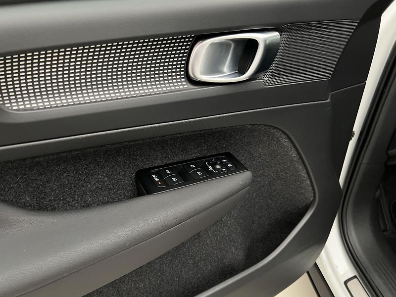 Volvo XC40 RECHARGE PLUS AUT - fotka 16 z 43