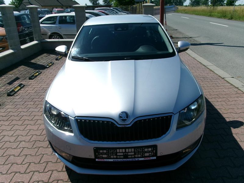 Škoda Octavia (2013) 1,4 TSI AC BT NAVI TEMP - fotka 5 z 38