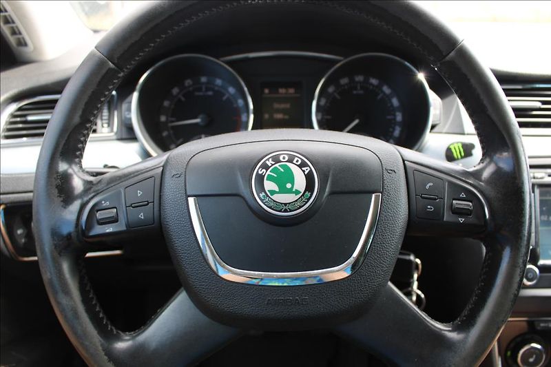 Škoda Superb 2,0 TDi  4 x 4, DIG.KLIMA, ČR - fotka 19 z 38