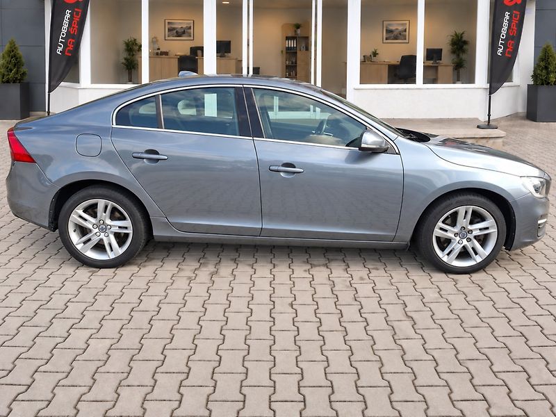 Volvo S60 (2017) 2.0D4 147kW AUT -NOVÉ V ČR - fotka 9 z 38