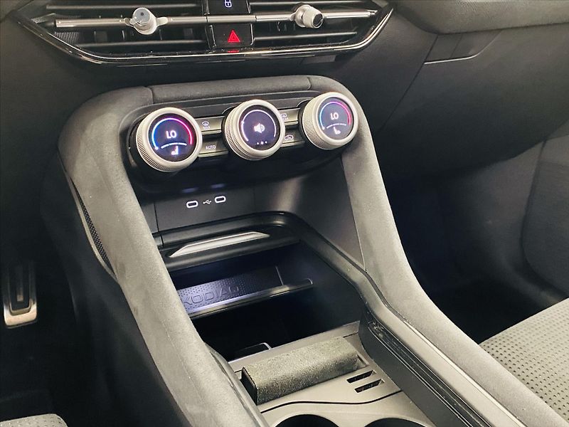 Škoda Kodiaq 2,0 TDI 142kW DSG 4x4 SportLin - fotka 16 z 25