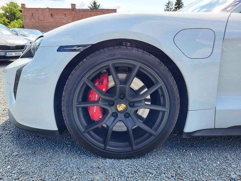 Porsche Taycan GTS 440kW 4S Electric - NOVÉ - fotka 35 z 48